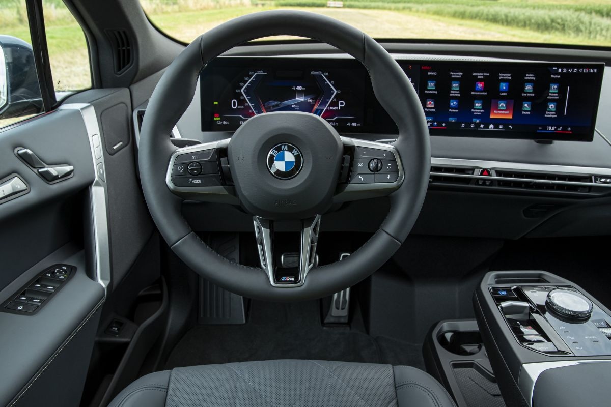 BMW iX 2025