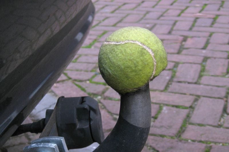 Tennisbal op de trekhaak. BRON: shutterstock