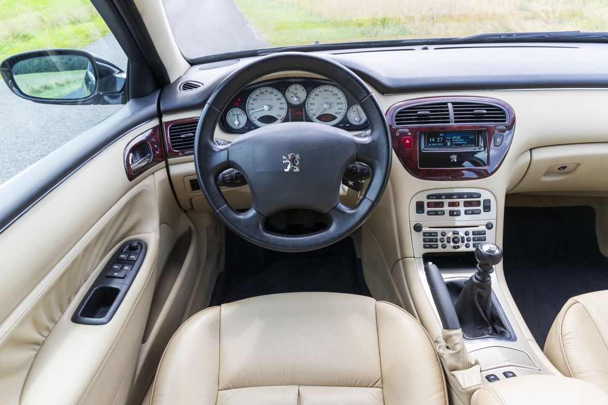 Peugeot 607