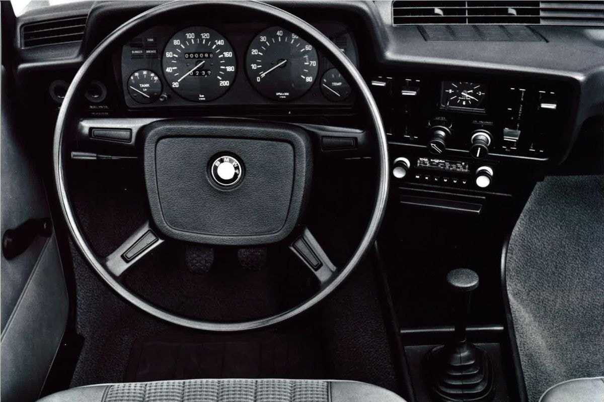 Persmap eerste BMW 3-serie E21