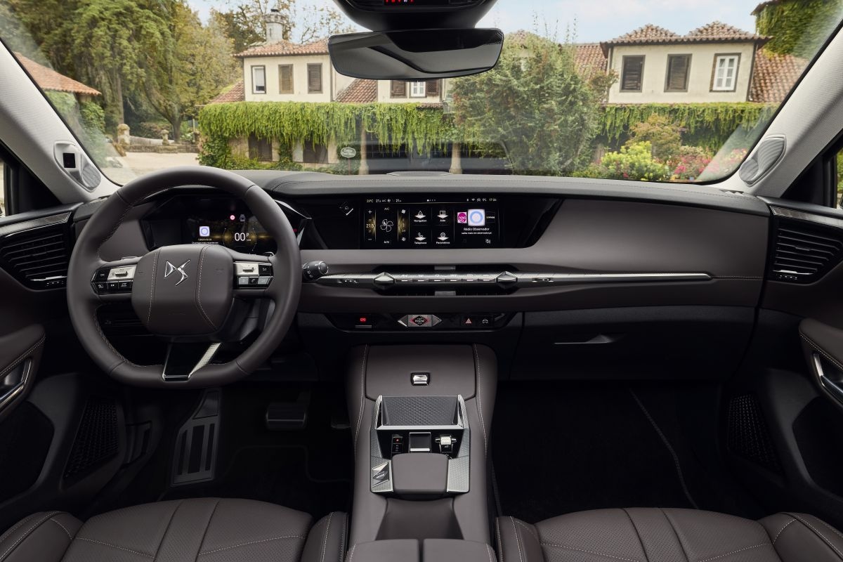 DS No4 - interieur - 2025