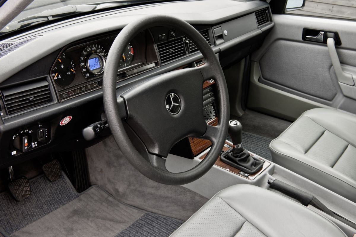 Mercedes 190 D met een moderne 250 CDI motor