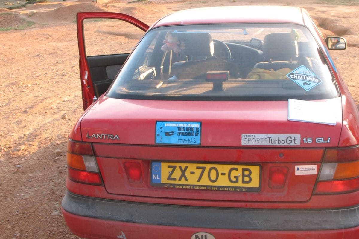 Hyundai Lantra in Mijn Eerste Auto, naar de Sahara