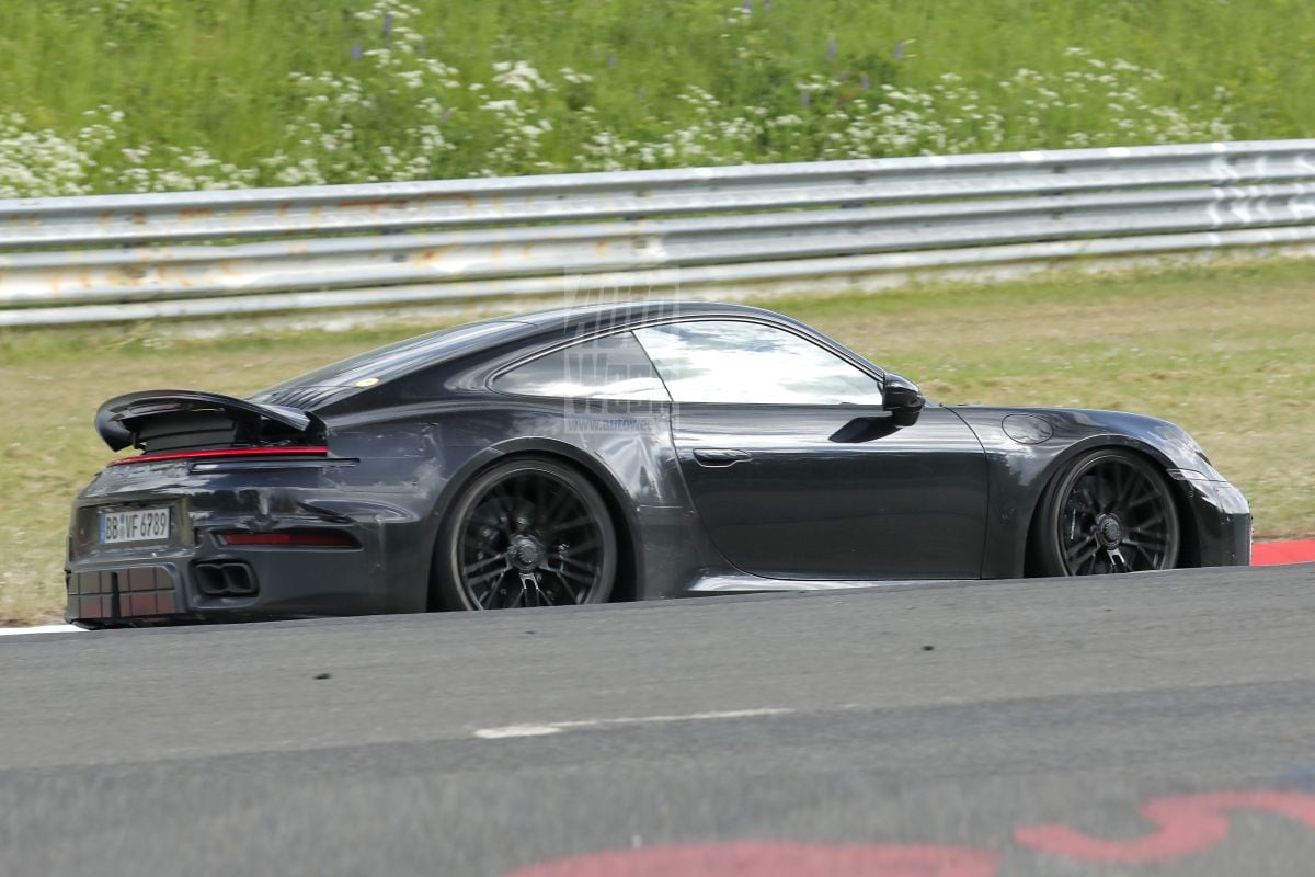 Porsche 911 Turbo Touring spyshots