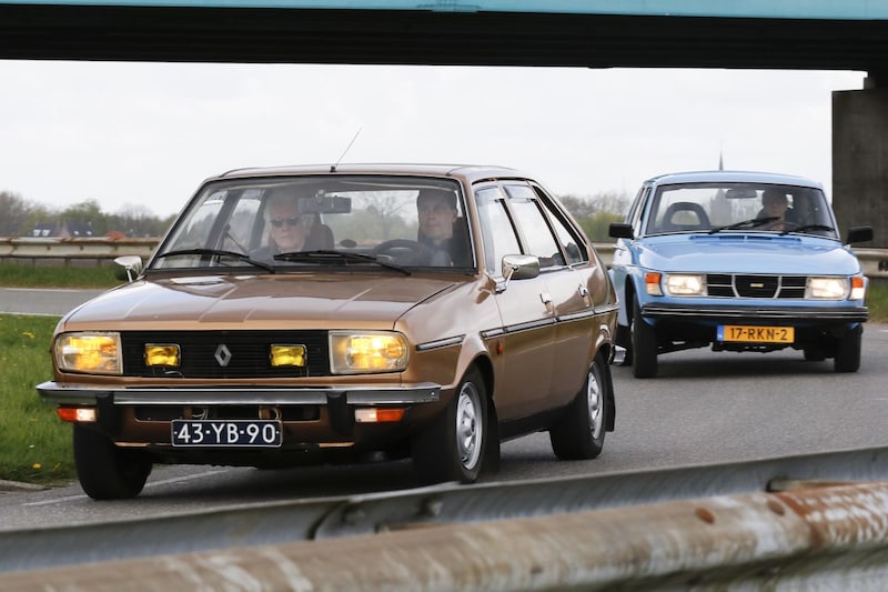 Saab 99 Combi-Coupe vs Renault 20