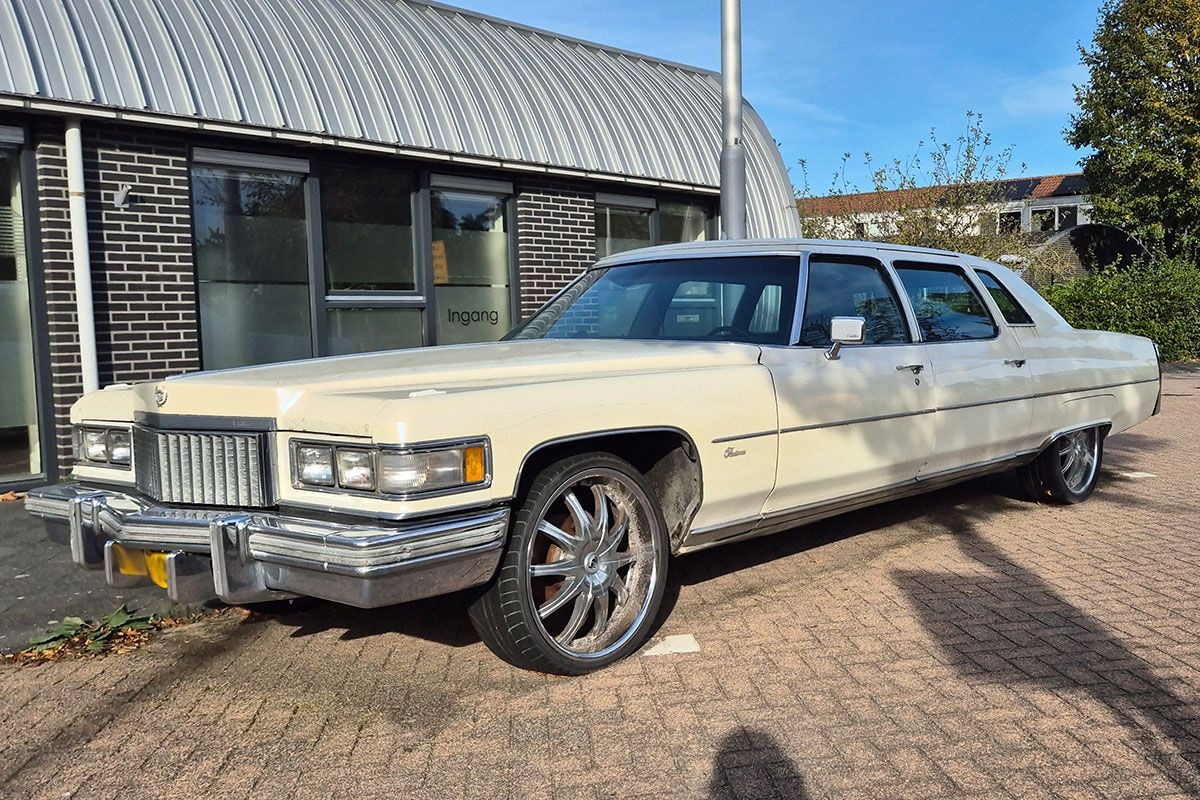 Cadillac Series 75 In het Wild