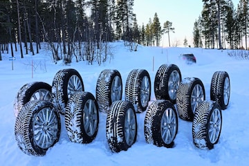 Winterbanden maat 215/55R17 sneeuw