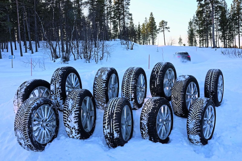 Winterbanden maat 215/55R17 sneeuw