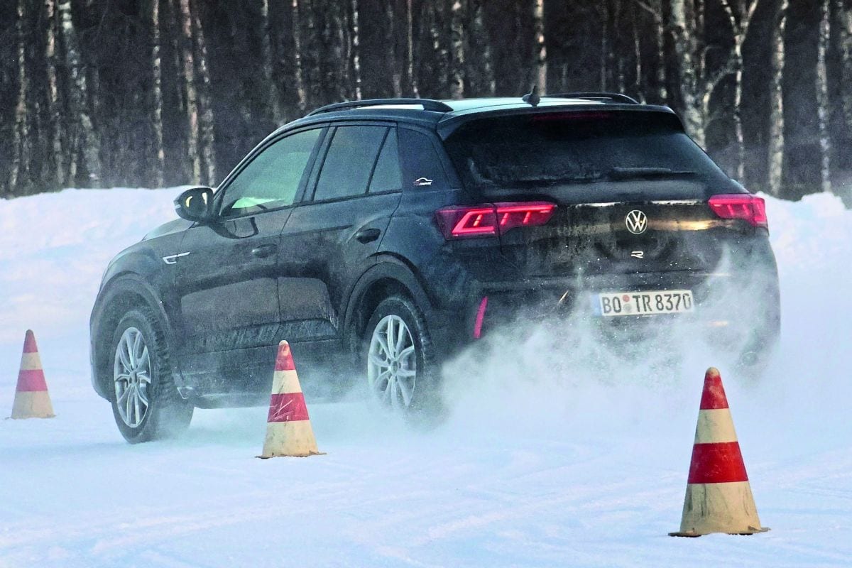 Winterbanden maat 215/55R17 sneeuw