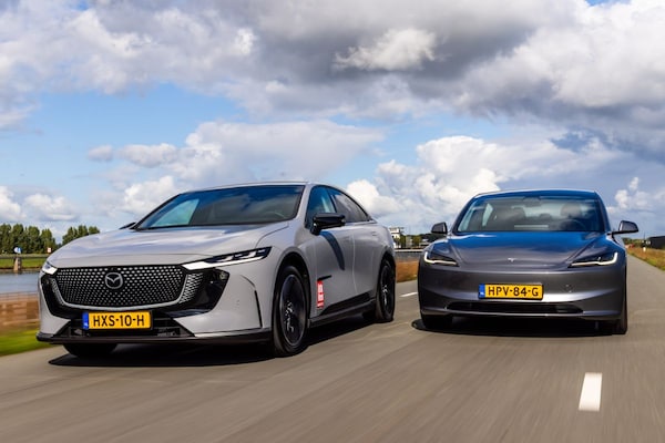 Mazda 6e vs. Tesla Model 3 dubbeltest elektrische auto's 