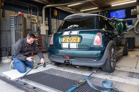 Mini Cooper S (2004) - Op de rollenbank