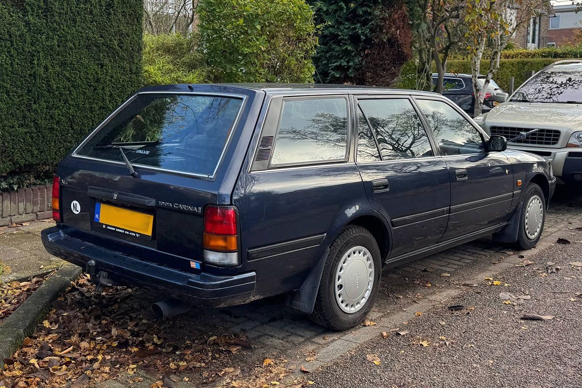 IN het wild Toyota Carina II Wagon