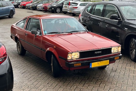 Terug naar bescheiden tijden met deze Toyota Corolla Coupé - In het wild