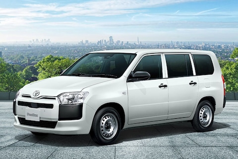 Deze doodeenvoudige en dik 10 jaar oude nieuwe Toyota kost €10.500