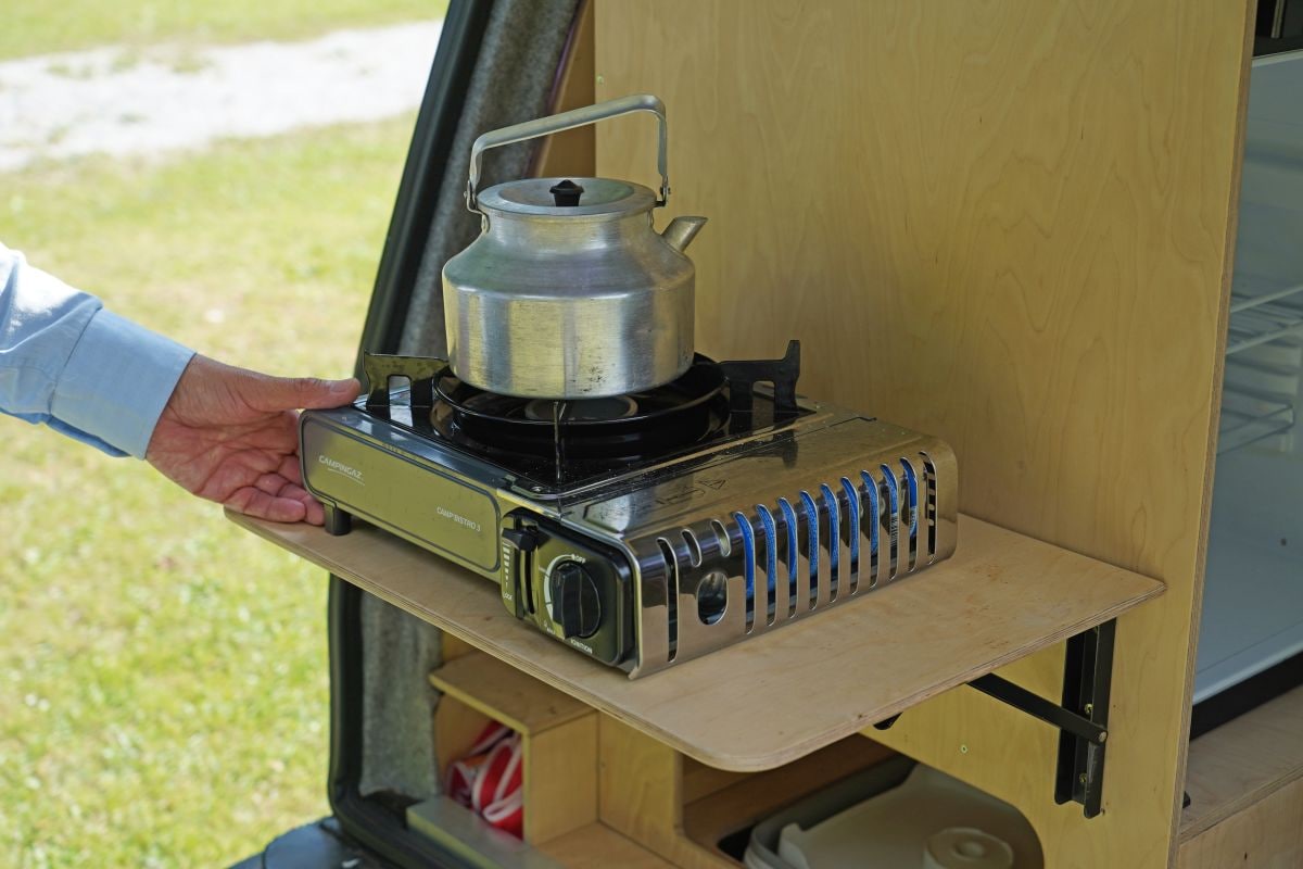 Volvo 940 lijkwagen omgebouwd tot camper