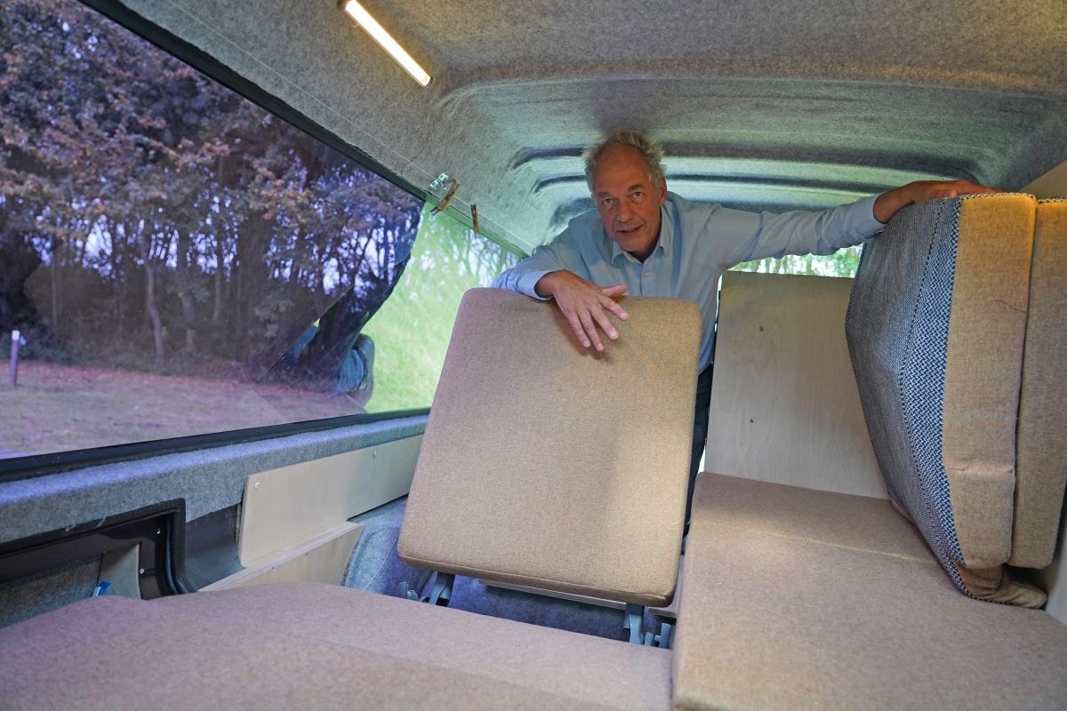 Volvo 940 lijkwagen omgebouwd tot camper