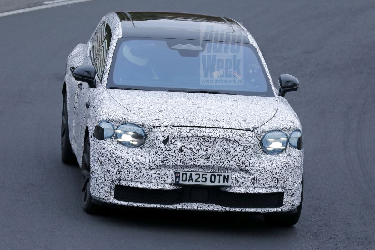Bentley SUV spyshots