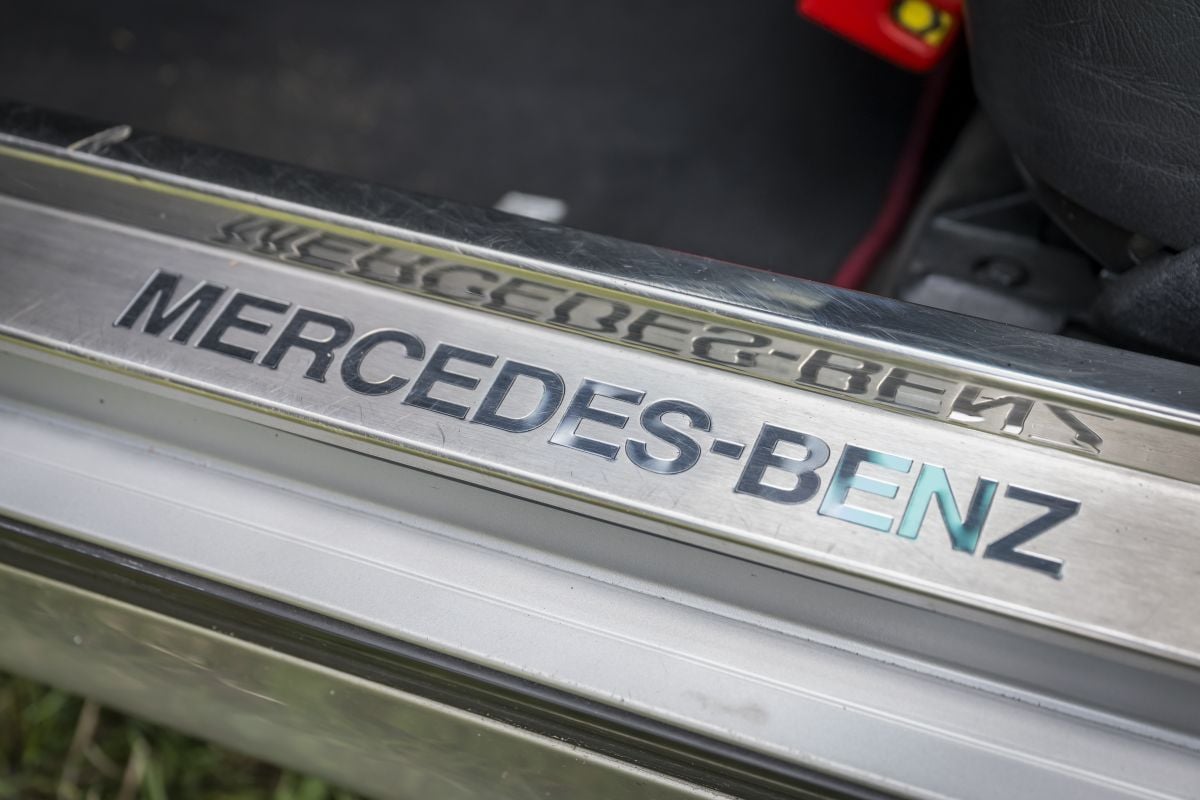 Mercedes-Benz dorpellijst W124