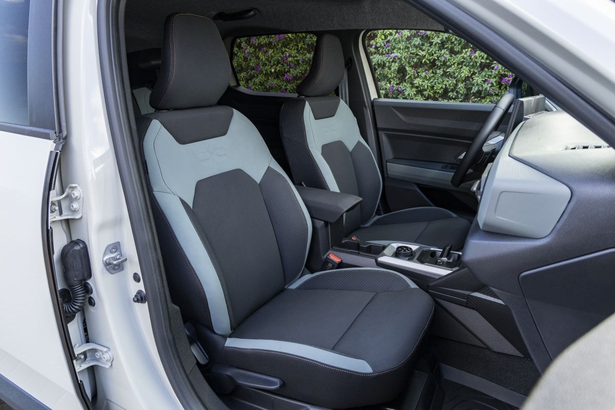 Dacia Duster Hybrid-G 150 4x4 (2025) - interieur
