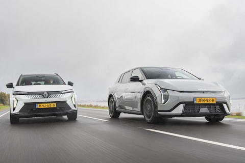 De Kia EV4 bewijst naast de Renault Scenic dat hij een goede EV is, maar niet in alles beter