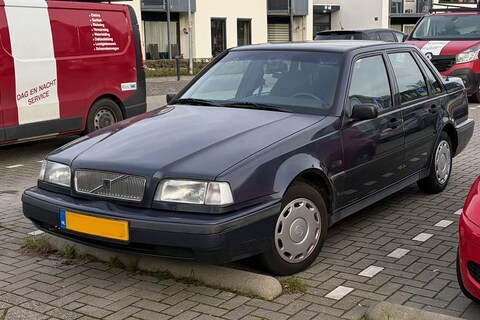 Deze Volvo 460 is al heel lang bij dezelfde eigenaar - In het wild