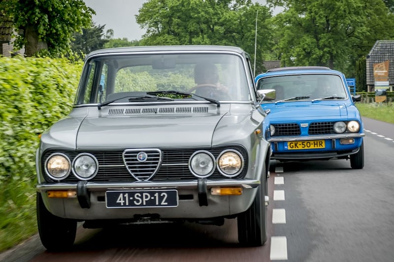 Alfa Romeo Giulia en Triumph Dolomite, klassiekers, sedans