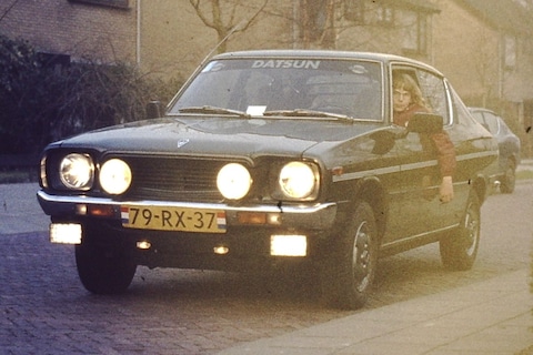 Toen deze Datsun 100A te koop kwam te staan, sloeg Jan meteen toe, ook al had hij nog geen rijbewijs