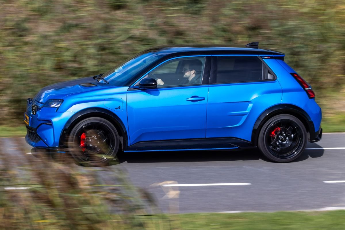 Renault 5 vs. Alpine A290