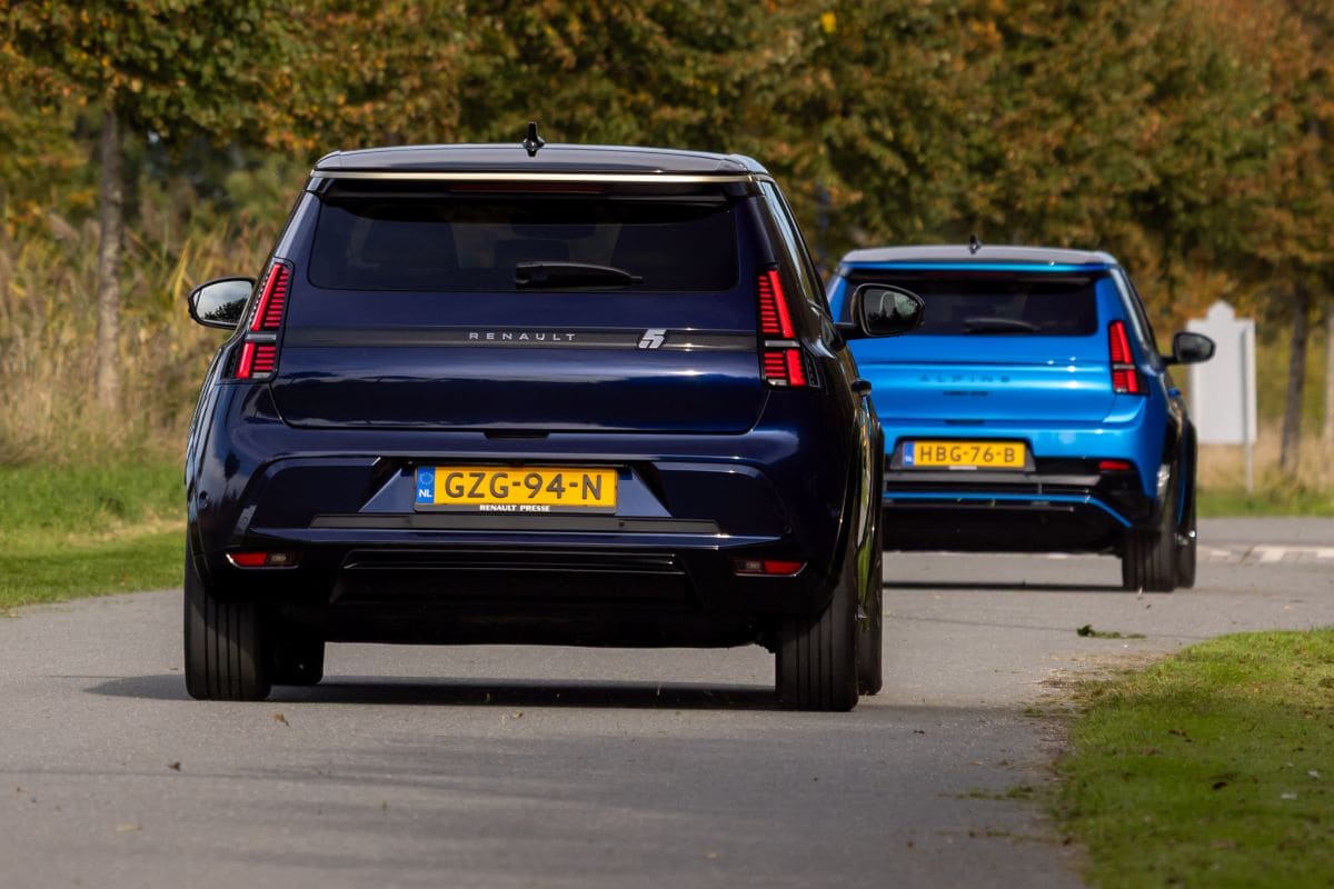 Renault 5 vs. Alpine A290