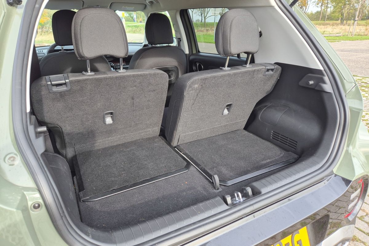 Hyundai Inster Daihatsu Move Custom kei-car