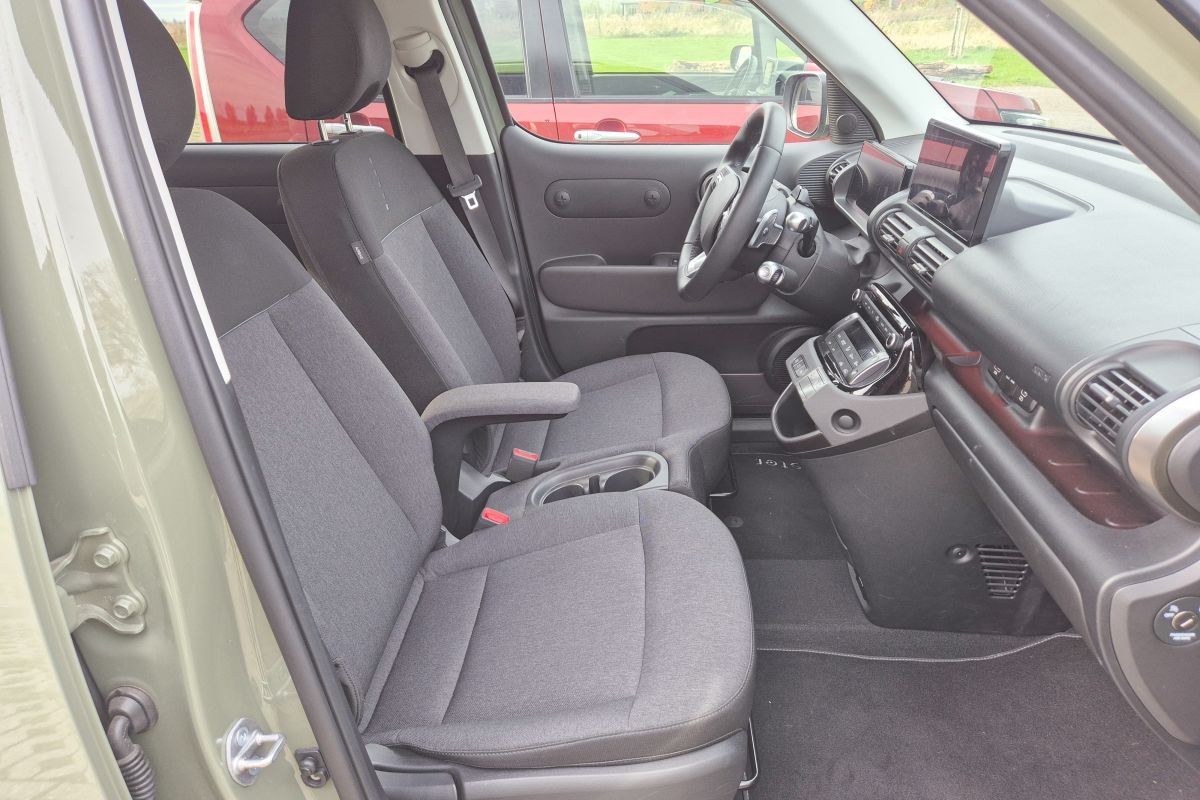 Hyundai Inster Daihatsu Move Custom kei-car