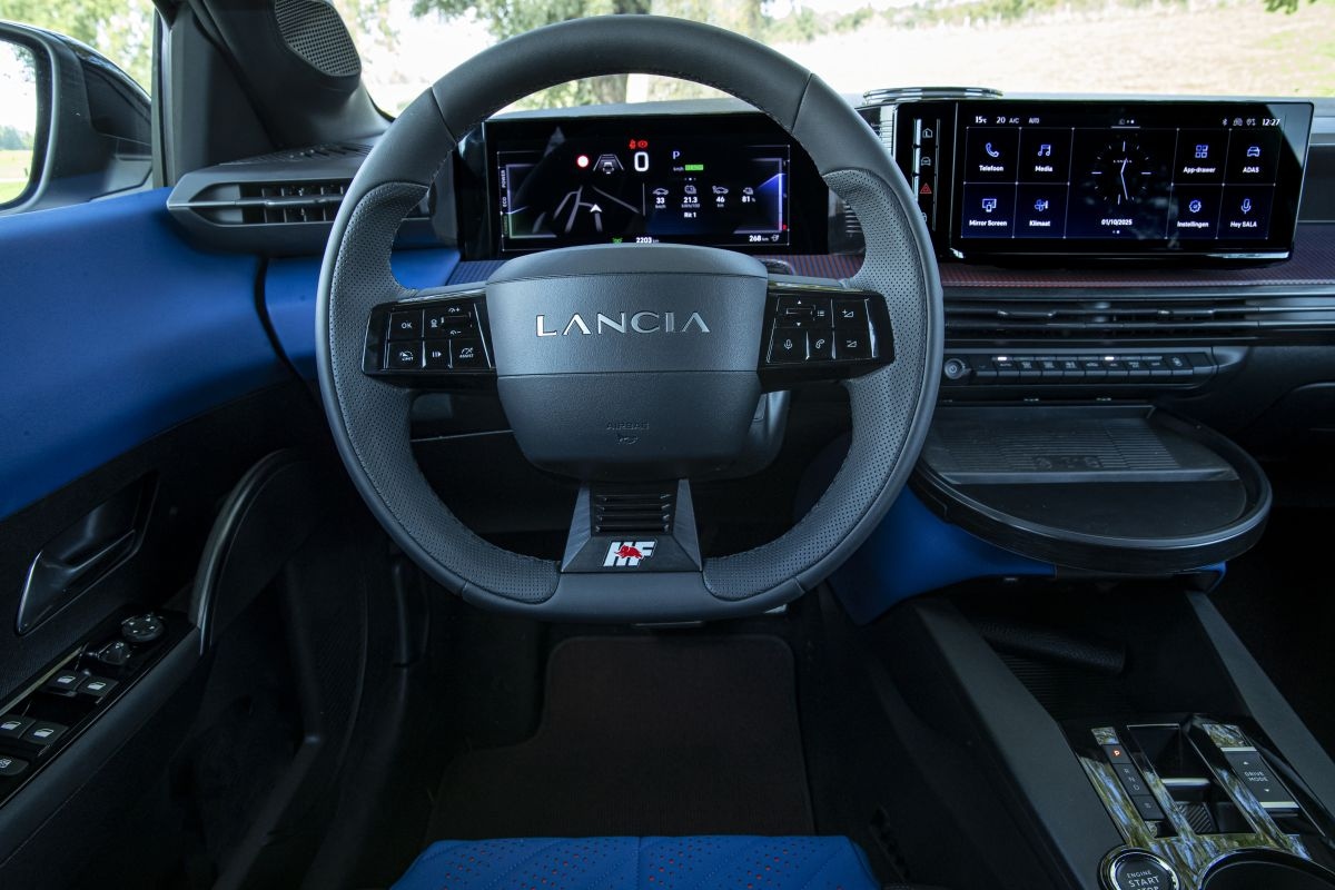 Lancia Ypsilon HF vs Mini JCW electric