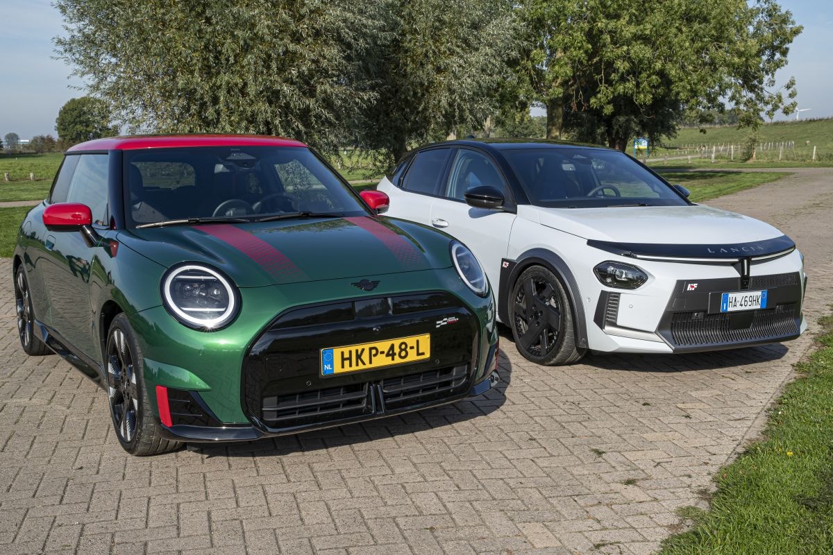 Lancia Ypsilon HF vs Mini JCW electric