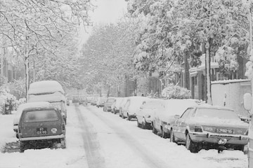 Winter, sneeuw, auto's, vroeger