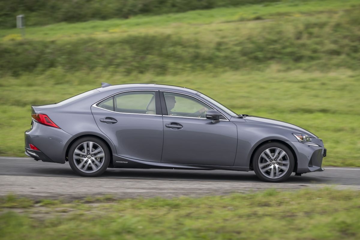 occasion dubbeltest Lexus IS300h Volvo S60 B4