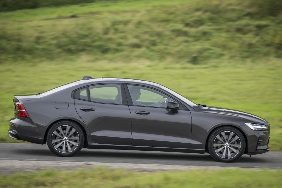 occasion dubbeltest Lexus IS300h Volvo S60 B4