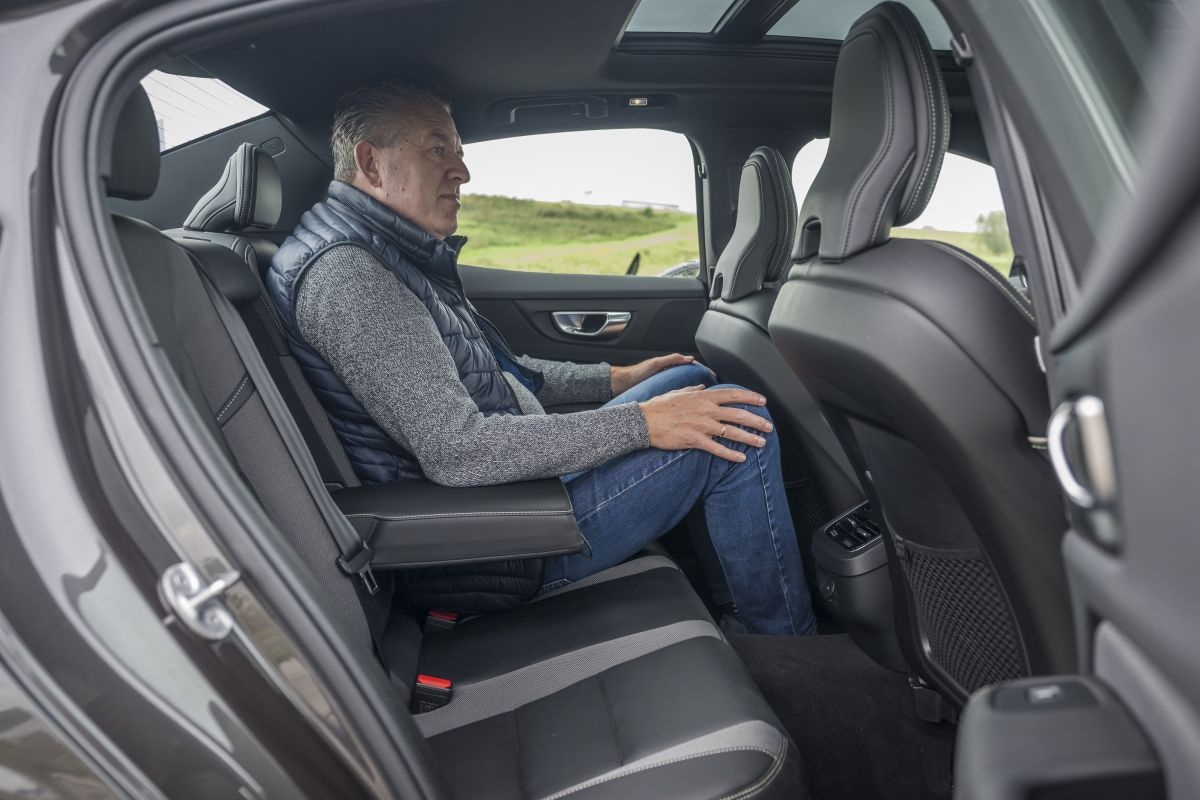 occasion dubbeltest Lexus IS300h Volvo S60 B4