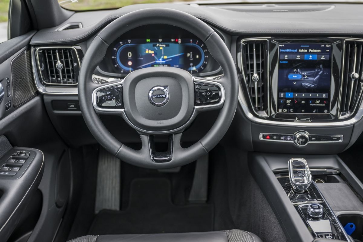 occasion dubbeltest Lexus IS300h Volvo S60 B4