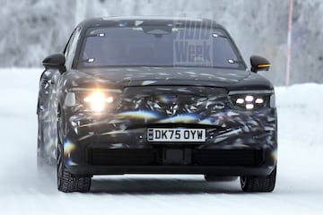 Bentley SUV spyshots