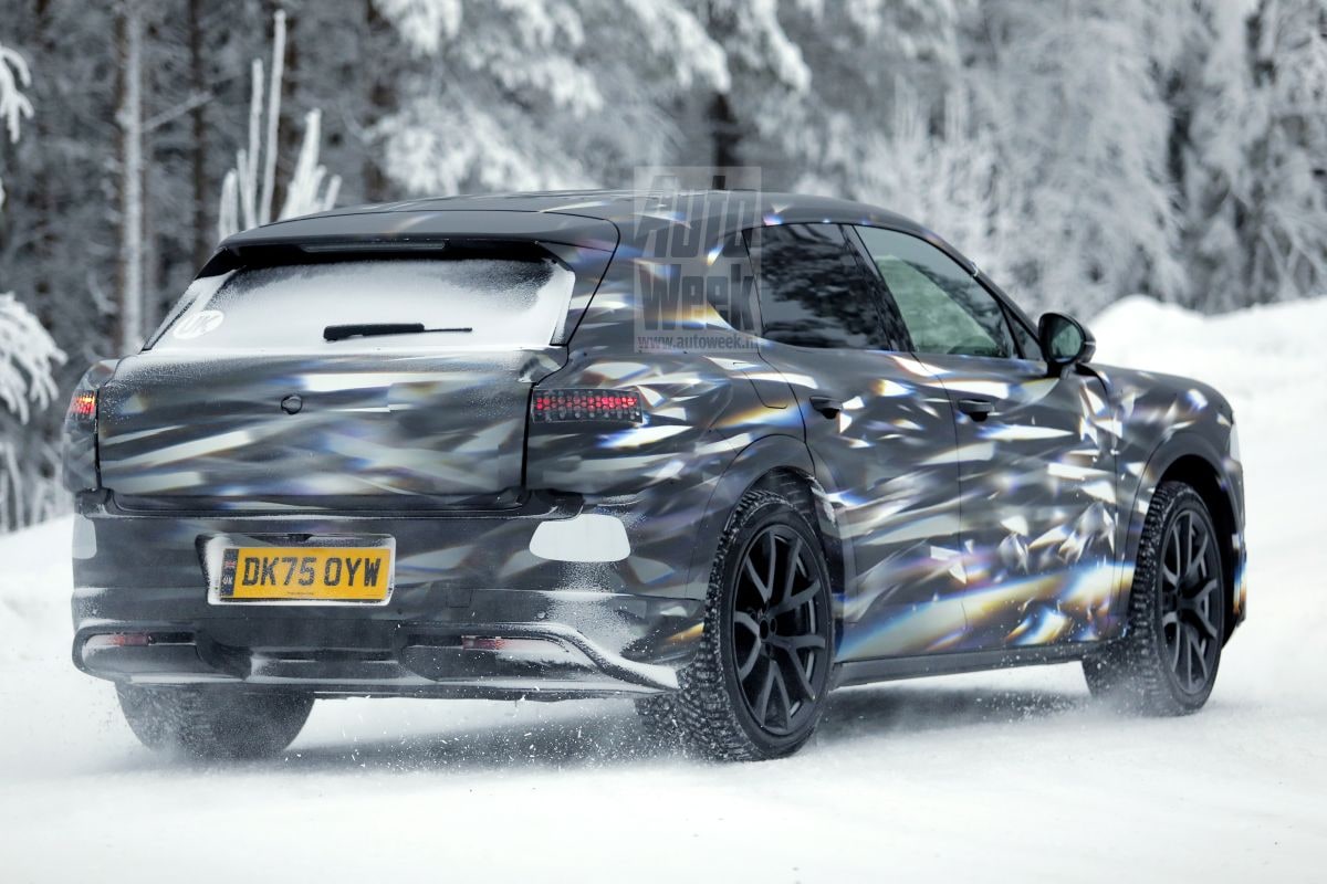 Bentley SUV spyshots