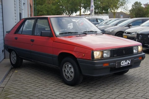 Voor deze Renault 11 moet je aardig diep in de buidel tasten - Liefhebber gezocht