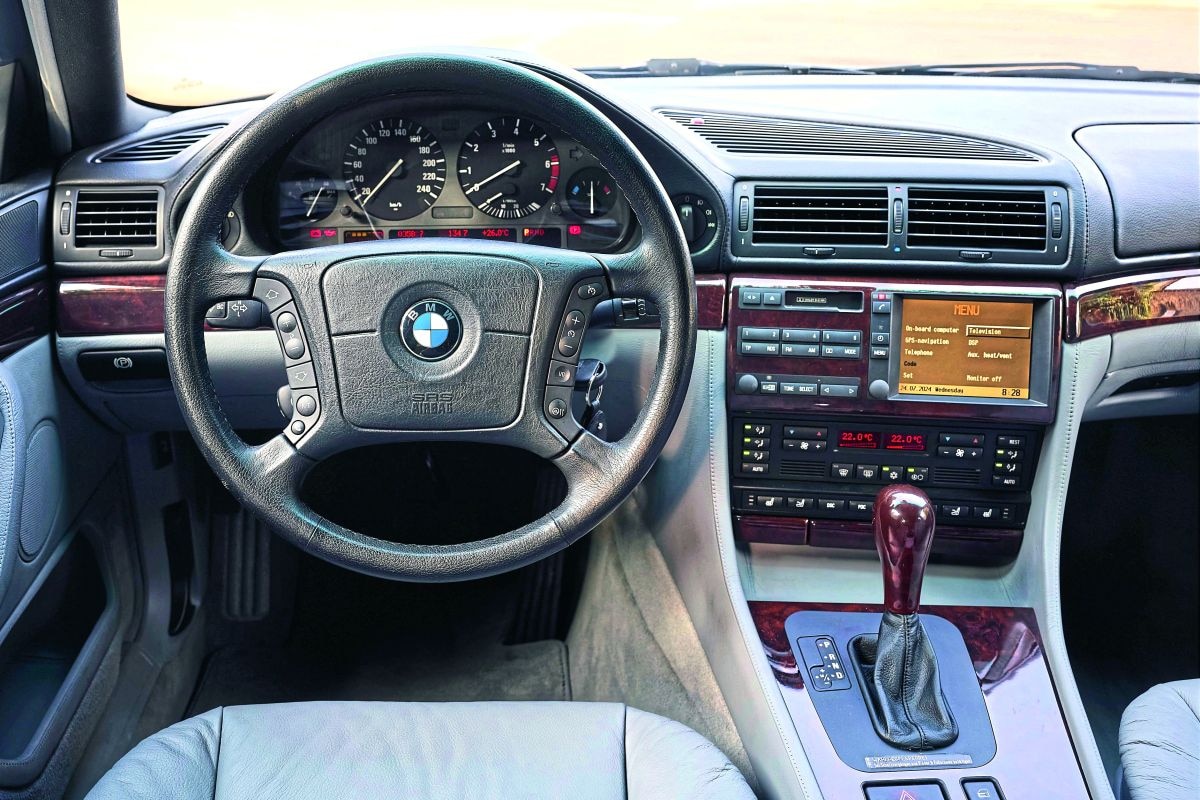 BMW 750iL E38