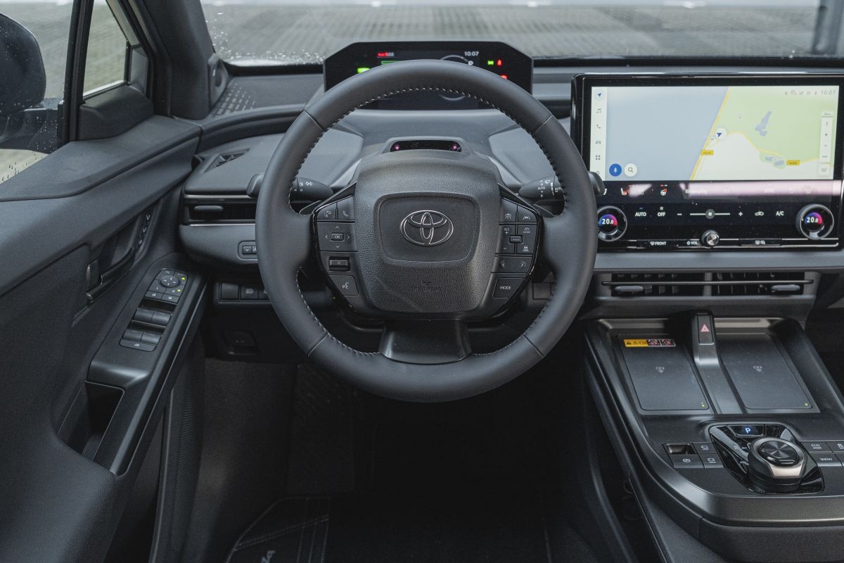Toyota bZ4X - dashboard