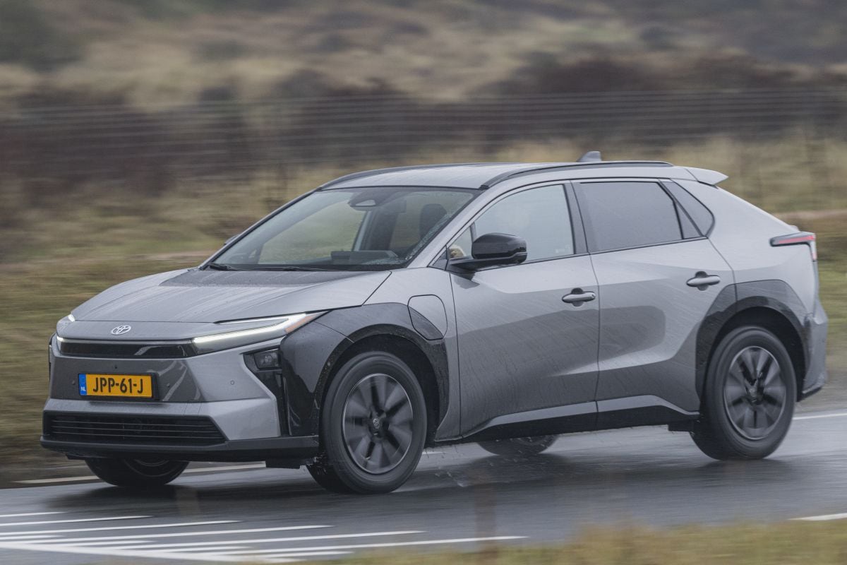 Toyota bZ4X - rijdend