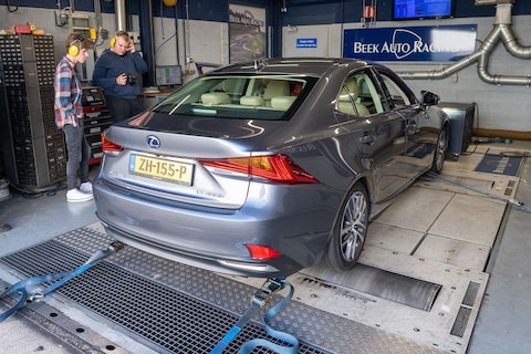 Lexus IS 300h (2019) - Op de rollenbank