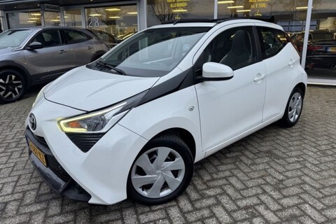 Een nieuwe Toyota Aygo met roldakje kost dik €32.000, deze gebruikte slechts €9.000