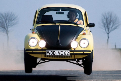 Om ook maar iets sportiefs te hebben, kwam Volkswagen met deze Kever Gelb Schwarzer Renner