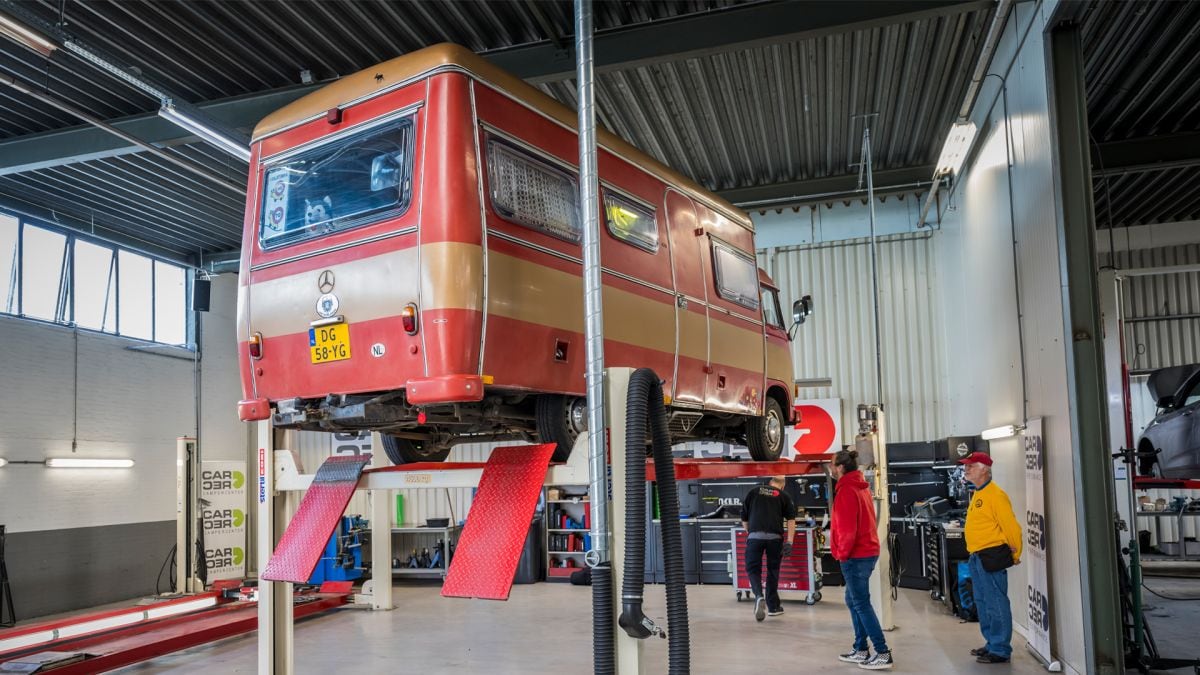 camper op de brug mercedes-benz l206d