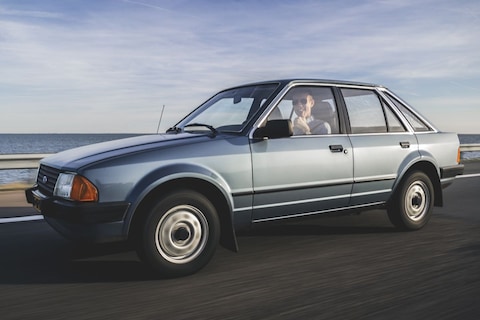 Kevin kreeg deze Ford Escort voor een fles Beerenburg, dikke Jaguars volgden maar de Ford bleef