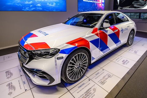 Vanaf nu kun je deze dikke diesel van de politie in je binnenspiegel aan zien komen stormen